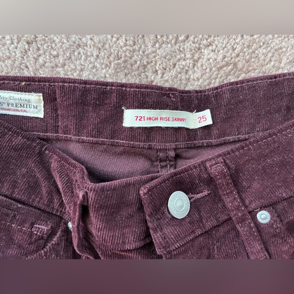 Levi’s burgundy corduroy high rise skinny pants 25 - Picture 5 of 6
